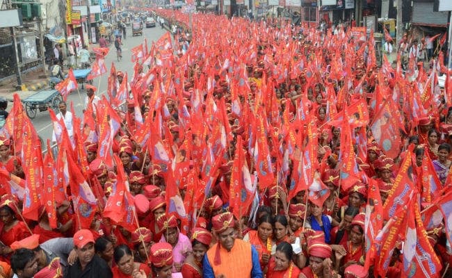 फूलन देवी शहादत दिवस : लाल रंग से पटी राजधानी की सड़कें, महिलाओं ने दिखाया निषाद समाज का दम