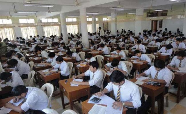 CBSE ने मानी कॉपी जांच में गलती : चार हजार से अधिक मामलों में आया अंकों में अंतर