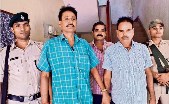 केस डायरी में मदद करने के लिए दारोगा ले रहा था घूस