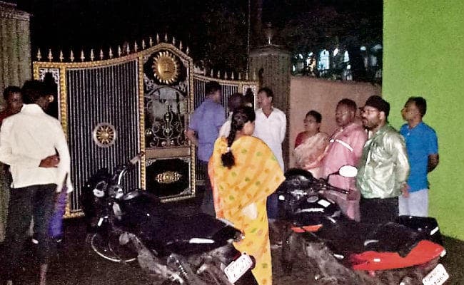 मिहिजाम : एक ही परिवार के तीन लोगों की मौत, कमरे में मिला शव