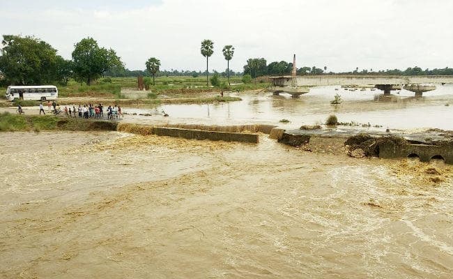 नवादा : तिलैया नदी पर बना डायवर्सन टूटा, राजगीर और नवादा का गया से सपंर्क भंग