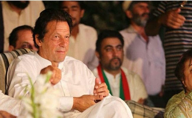 पाकिस्तान : पांच सीटों से चुनाव लड़े हैं इमरान खान