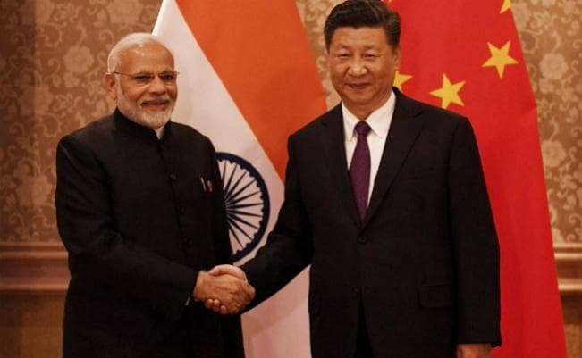 जोहानिसबर्ग में चीन के राष्ट्रपति शी से मिले नरेंद्र मोदी, चार महीने में तीसरी मुलाकात