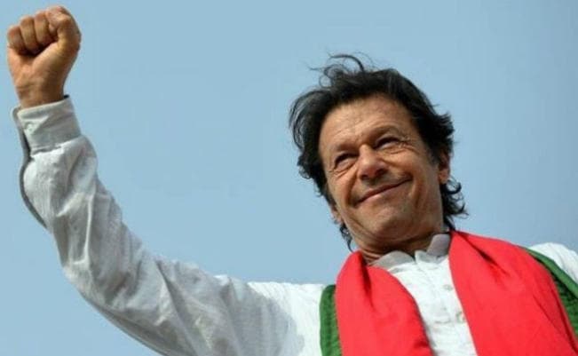 पाकिस्तान : देश में इमरान की पीटीआइ जीती, सबसे बड़े सूबे पंजाब पर नवाज की पार्टी का कब्जा