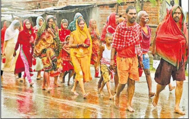 सुल्तानगंज से चल पड़ा कांवरियाें का रेला