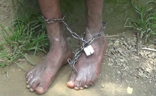 मध्‍यप्रदेश में 22 साल से खूंटे से बंधा है एक शख्‍स, जानें क्‍या है वजह...!