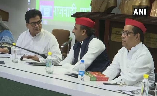 सपा कार्यकारिणी का फैसला : लोकसभा चुनाव में सीटों के बंटवारे और गठबंधन का फैसला करेंगे अखिलेश यादव