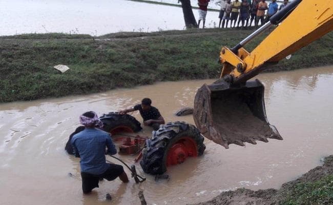 बिहार : नहर में पलटा ट्रैक्टर, डूबकर मां-बेटे की मौत