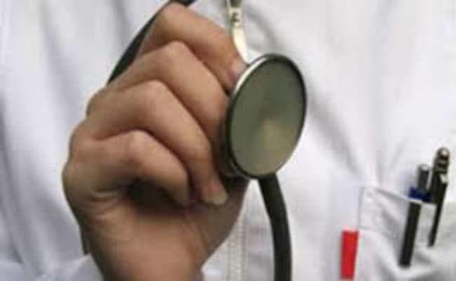 सदर अस्पताल में इलाज नहीं होेने से आक्रोशित हुए मरीज