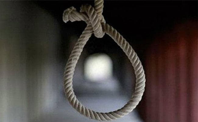 मथुरा : पति बनाता रहा वीडियो, दहेज प्रताड़ना से त्रस्त पत्‍नी ने फांसी लगाकर की आत्‍महत्‍या