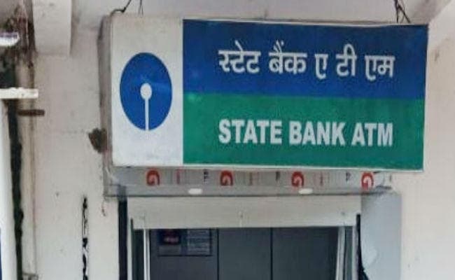 एसडीपीओ आवास से महज 500 मीटर दूर एसबीआई की एटीएम उखाड़ ले भागे चोर