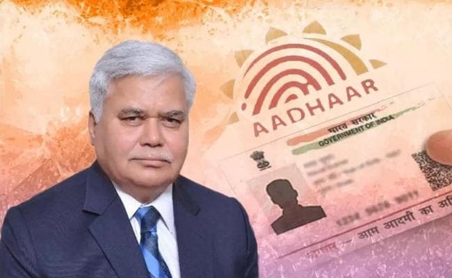 ‘आधार’ के डेटाबेस में नहीं लगी सेंध, Google पर हैं सारी सूचनाएं, TRAI चीफ के बचाव में UIDAI की दलील
