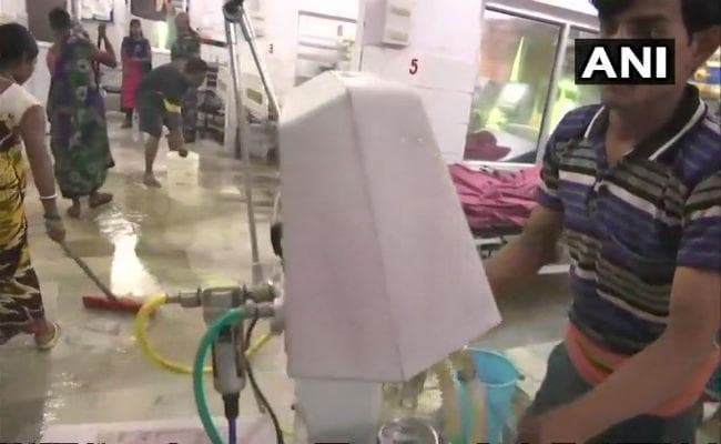 एनएमसीएच जल-जमाव पर नहीं बोले स्वास्थ्य मंत्री, जल-जमाव पर सियासत तेज