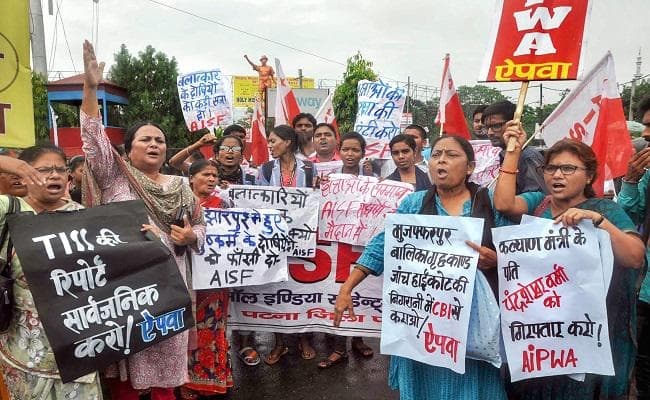 मुजफ्फरपुर बालिका गृह में बच्चियों के यौन उत्पीड़न के खिलाफ दिल्ली में कई सामाजिक संगठनों का प्रदर्शन