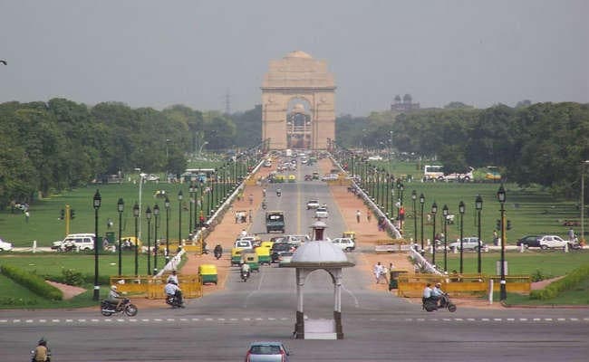 जड़ों से कटा आधारहीन वर्ग