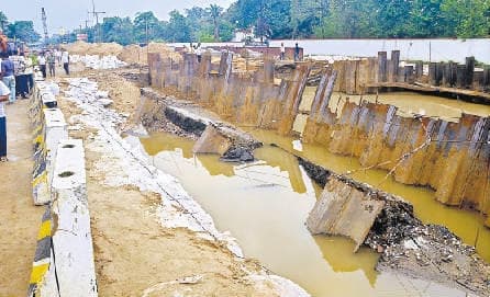 36 घंटे बीतेे, नहीं पता चला सड़क धंसने का कारण