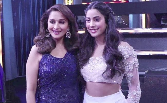 VIDEO: जाह्नवी कपूर के ''जिंगाट'' गाने पर माधुरी दीक्षित ने किया धमाकेदार डांस