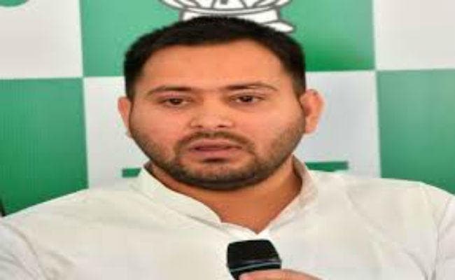 रेलवे ऑनलाइन परीक्षा को लेकर तेजस्वी ने रेल मंत्री को लिखा पत्र