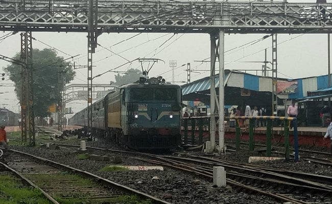 झारखंड : की मैन की समझदारी से गोमो में दुर्घटनाग्रस्त होने से बाल-बाल बची सवारी गाड़ी