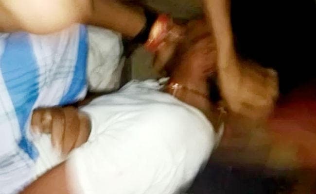 बेगूसराय : जेल में दबंग कैदियों ने कैदी की पिटाई कर वायरल किया वीडियो, पुलिस प्रशासन में मची खलबली, देखें वीडियो