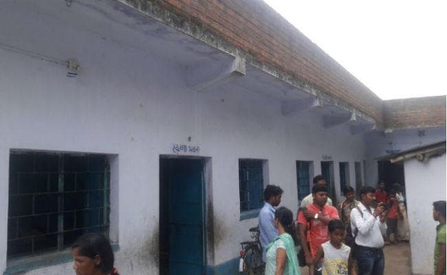 जामताड़ा : स्कूल के छात्रावास में जहरीले सांप ने 4 बच्‍चों को काटा, 2 की मौत, 2 की हालत गंभीर