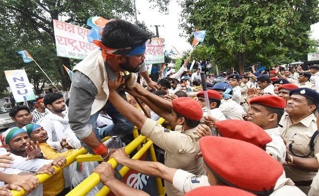 गृह सचिव से मिला कांग्रेस प्रतिनिधिमंडल, दोषी पुलिस पदाधिकारियों पर कार्रवाई की मांग