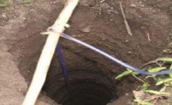 बिहार : मुंगेर में गहरे बोरवेल में गिरी 3 साल की बच्ची, रेस्क्यू आॅपरेशन जारी