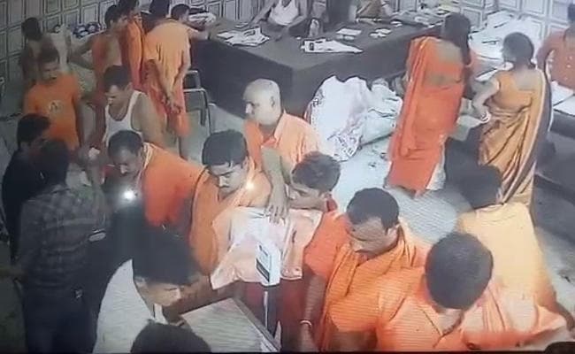 बाबाधाम : कांवरिया वेश में घूम रहे हैं मोबाइल चोर, VIDEO वायरल