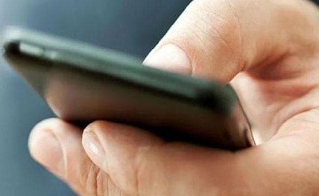 भारत में स्मार्टफोन यूजर्स अधिक, पर इंटरनेट इस्तेमाल कम