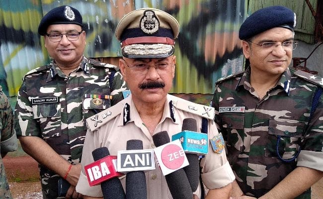 माओवादियों के खिलाफ युद्ध का एलान, डीजीपी बोले : इससे पहले कि पुलिस गोली मार दे, सरेंडर करें नक्सली