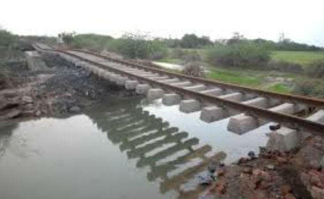 बारिश का कहर : आरा-सासाराम रूट पर ट्रेन सेवा बंद