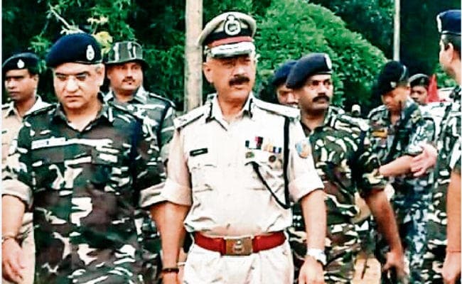 दुमका : विकास को रोकने और संविधान को चुनौती देनेवाले को करेंगे छह इंच छोटा