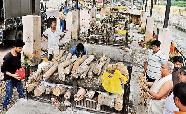 रांची : पुलिस ने कानूनी प्रक्रिया के बाद शव सौंपा, हरमू मुक्तिधाम में परिजनों ने किया अंतिम संस्कार