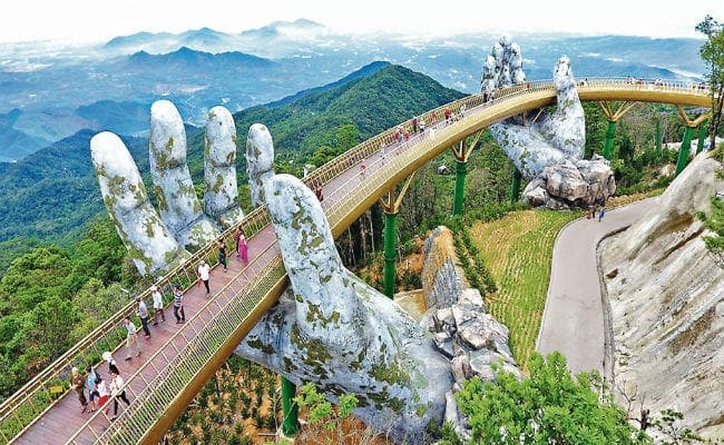 वियतनाम में पुल को मिला ‘भगवान का सहारा’