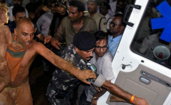 30 घंटे मौत से लड़ बोरवेल से सकुशल निकाली गयी सन्नो, मुख्यमंत्री ने पूरी टीम को दी बधाई