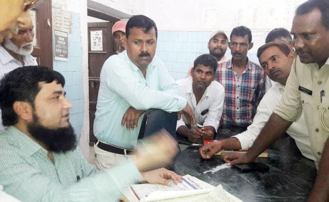 ट्रैफिक जाम के दौरान पुलिस ने अस्पताल के मेडिकल अफसर को पीटा, पुलिसवालों के माफी मांगने पर दर्ज नहीं करायी प्राथमिकी