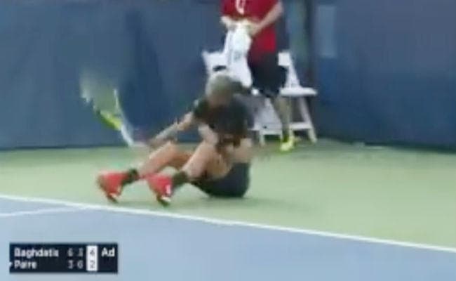 VIDEO : इस टेनिस खिलाड़ी ने पटक-पटक कर तोड़ दिया रैकेट, लगा 16,500 डालर का जुर्माना