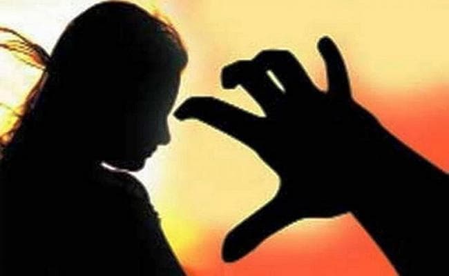 पत्नी के मायके जाने के बाद अकेलेपन में नशेड़ी पति ने गर्भवती गाय की ले ली जान