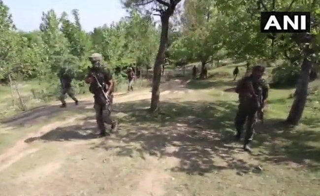 कश्मीर के कुपवाड़ा में सुरक्षाबलों के साथ मुठभेड़ में हिज्बुल के दो आतंकी मारे गये