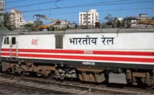 JOB Alert: रेलवे ने सहायक लोको पायलट, तकनीशियनों की 26 हजार रिक्तियों को बढ़ाकर 60 हजार किया