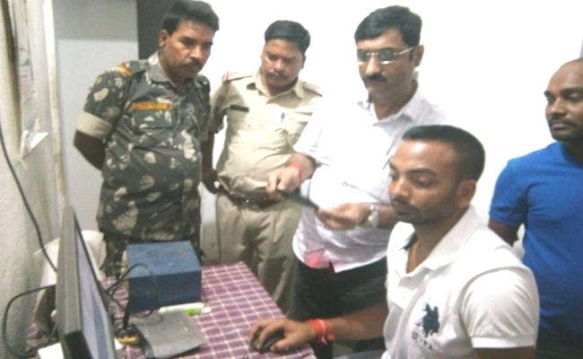 एस्सार पेट्रोल पंप मकोली से रिवाल्‍वर के नोक पर 32 हजार की लूट