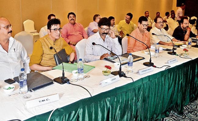 वित्त आयोग ने राजनीतिक दलों के साथ की बैठक, सभी दलों ने राज्य के लिए मांगी आर्थिक मदद