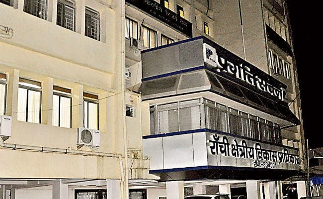 केवल हाजिरी बनानेवाले कर्मचारियों पर सालाना ढाई करोड़ खर्च कर रही झारखंड सरकार