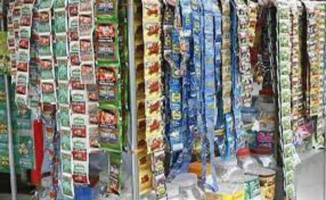दुकानों से गुटखा किया जब्त दुकानदारों पर लगाया जुर्माना