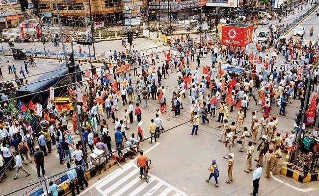 पटना : मुजफ्फरपुर बालिका गृह कांड पर वाम दलों का बिहार बंद, जाम न तनाव, पुलिस से हल्की झड़प