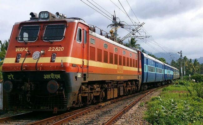 रेलवे में लोको पायलट, तकनीशियनों की 26 हजार रिक्तियों को बढ़ाकर 60 हजार किया