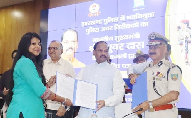 झारखंड पुलिस को मिले 2645 सब इंस्पेक्टर, रघुवर बोले : गरीब लोकतंत्र का पांचवां स्तंभ, उनकी इज्जत करें