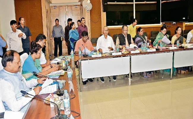 संथालपरगना में गैर-आदिवासी बेच सकेंगे जमीन, आदिवासी जमीन खरीद के लिए रांची निगम में थाना क्षेत्र की बाध्यता हटाने की सिफारिश