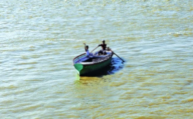 पश्चिम बंगाल में नाव डूबने से सात लोगों की मौत, एक लापता