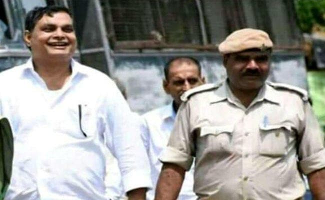 मुजफ्फरपुर बालिका गृह मामला : तेजस्वी के धरने के पहले शुरू हुआ खत के जरिये हमले का दौर, ...जानें किसने क्या लिखा?